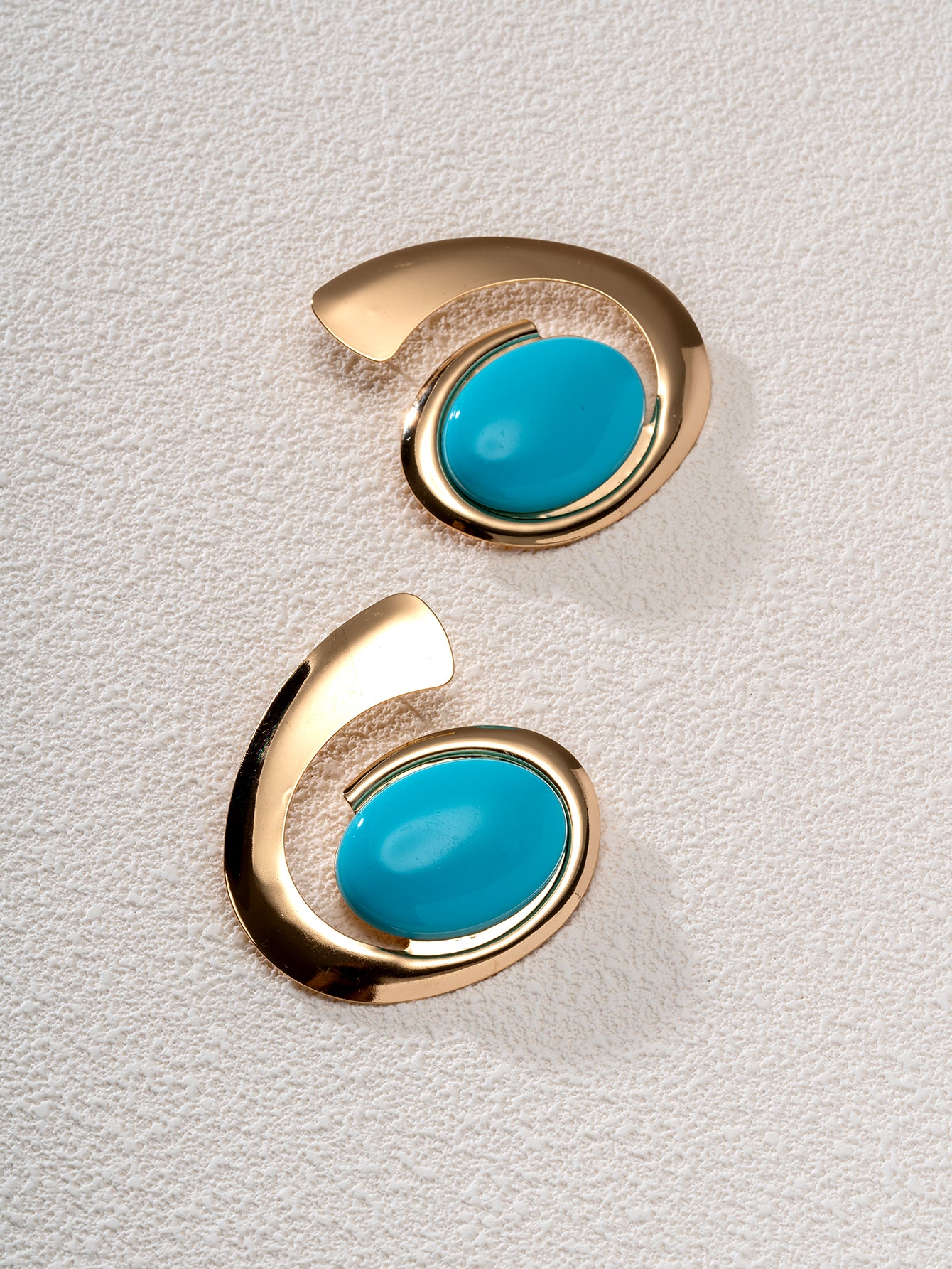 1 pair of elegant oversized exaggerated geometric asymmetrical circular earrings, inlaid with imitation turquoise resin, women's spiral earrings, suitable for seasonal gatherings and festivals, women's imitation turquoise jewelry, women's Western jewelry